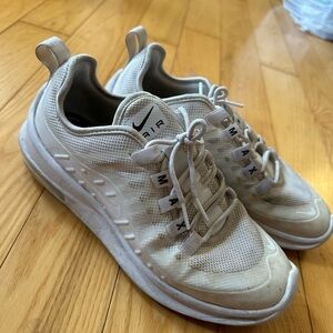 Women’s Nike Airmax size 7